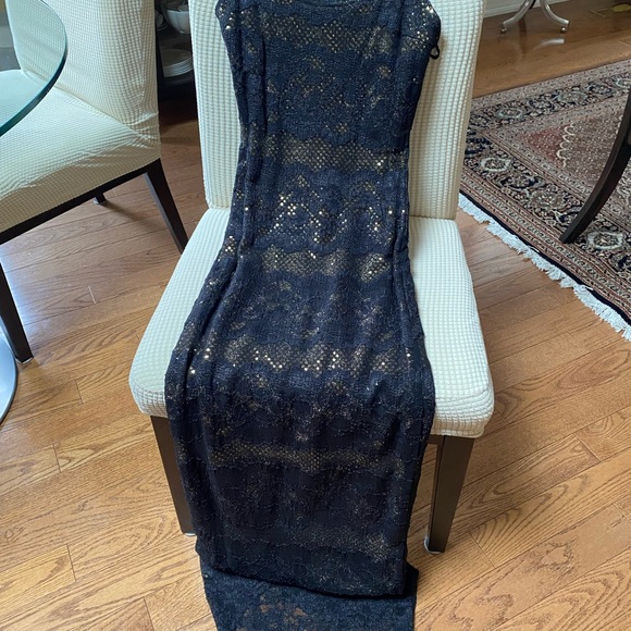 Black and gold evening dress with a bit of a tail - Picture 4 of 4